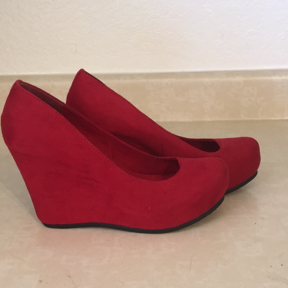 Vintage Red Suede Aldo Halik Platforms 8 New in Box